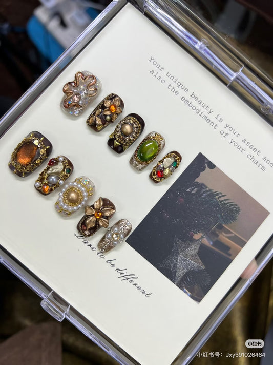 Baroque-style Press-on Nails